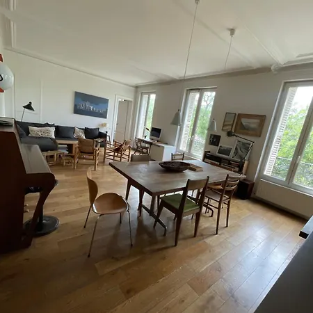 Le Chaumont 160m2 5 * Paris